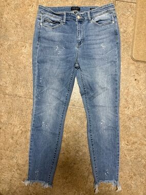 Judy Blue Shark-bite Hem Skinny Jeans